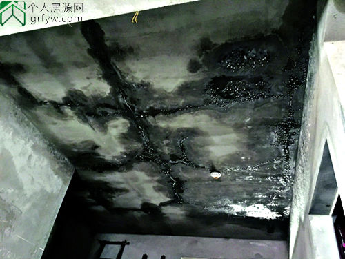 墻根翹皮樓下滴水,地暖管道惹的禍?