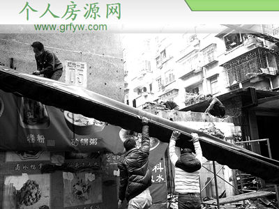 在小區通道建門面出租,業主違法建設被城管依法拆除