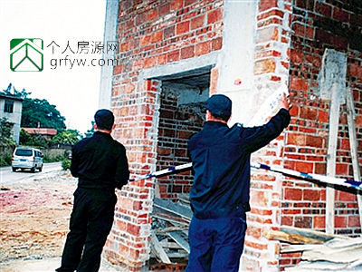 不顧城管勸阻業(yè)主繼續(xù)違建,柳南區(qū)依法查封四家違法建設