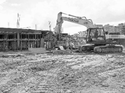 容縣一違章建筑被強(qiáng)拆
