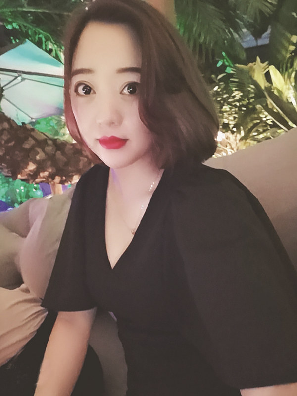新都香格里拉美女售樓小姐陳秋紅