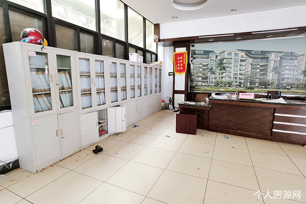 金綠洲小區物業辦公室物業撤走后無人管理