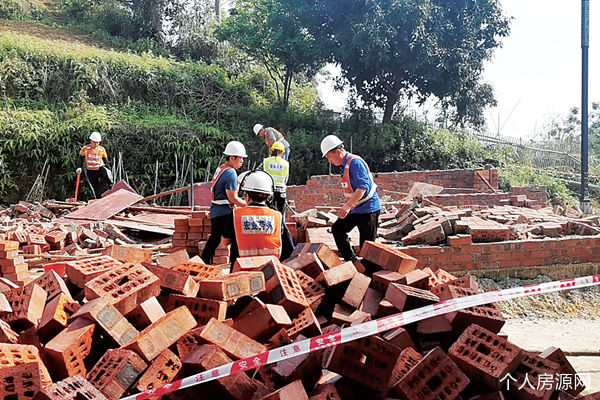 柳州一違法搶建房屋被拆除