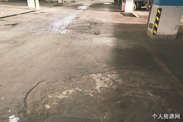 地下車庫地面損毀嚴重