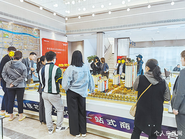 建昌城市花園售樓部看房客絡(luò)繹不絕