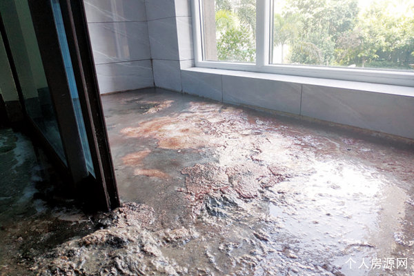 新房還未入住就遭污水浸泡