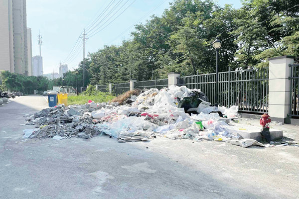 棗莊五美佳墅小區環境怎么樣 建筑垃圾和生活垃圾清理不及時 棗莊五美佳墅小區環境怎么樣 建筑垃圾和生活垃圾清理不及時